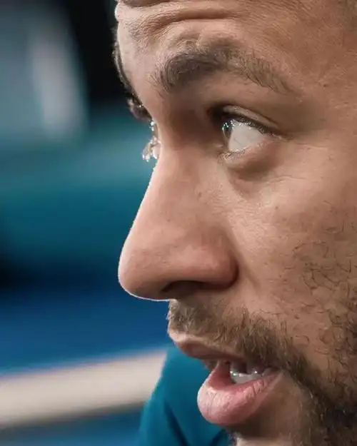 仅打击了球 仅打击了球